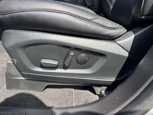 Used 2020 Ford Explorer XLT w/ Equipment Group 202A AWD/4WD image 13