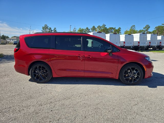 New 2026 Chrysler Pacifica Select w/ S Appearance Package FWD image 3