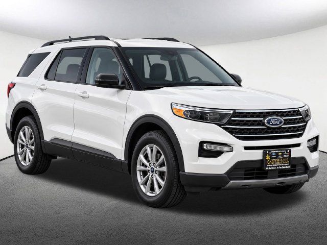 Used 2020 Ford Explorer XLT w/ Equipment Group 202A AWD/4WD image 2
