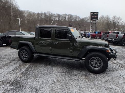 Used 2022 Jeep Gladiator Sport image 2
