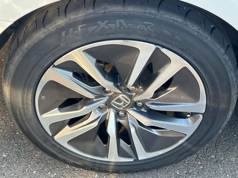 Used 2018 Honda Accord EX image 17