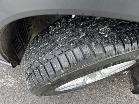 Used 2020 Toyota Highlander LE image 26