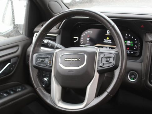 Used 2022 GMC Yukon Denali w/ Denali Premium Package image 24