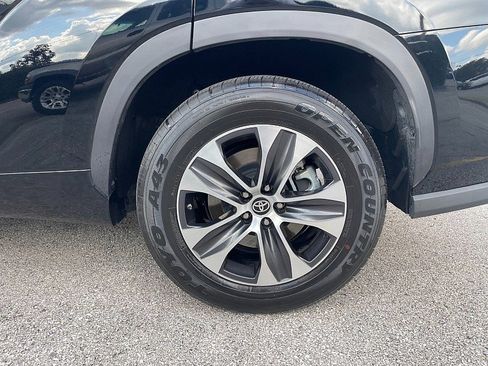 Used 2021 Toyota Highlander XLE image 36