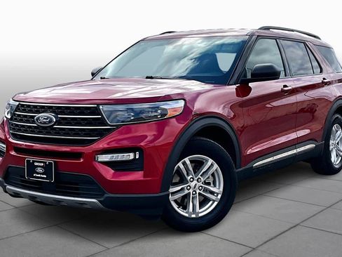 Certified 2022 Ford Explorer XLT w/ Equipment Group 202A image 35