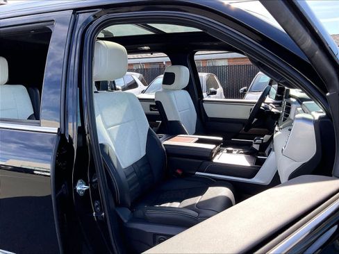 Used 2025 Toyota Sequoia Capstone image 9