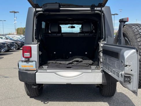 Used 2015 Jeep Wrangler Unlimited Sahara w/ Dual Top Group AWD/4WD image 12