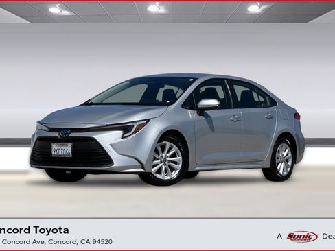 Used 2024 Toyota Corolla LE w/ LE Convenience Package FWD image 1