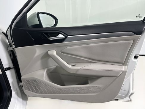 Used 2024 Volkswagen Jetta SE image 32