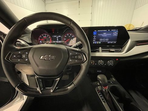 Used 2024 Chevrolet Trax RS FWD image 35