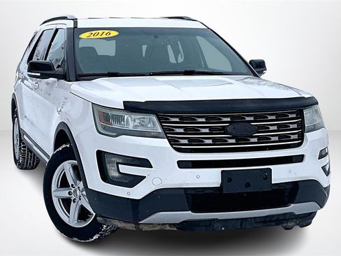 Used 2016 Ford Explorer XLT w/ Equipment Group 202A image 3