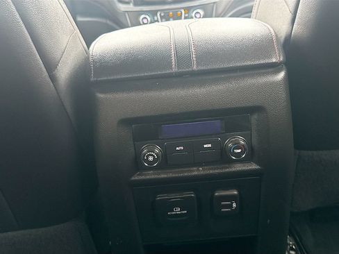 Used 2023 Chevrolet Traverse RS FWD image 26