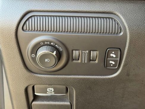 Used 2024 Jeep Wagoneer Series II w/ Flexible Seating Group image 25