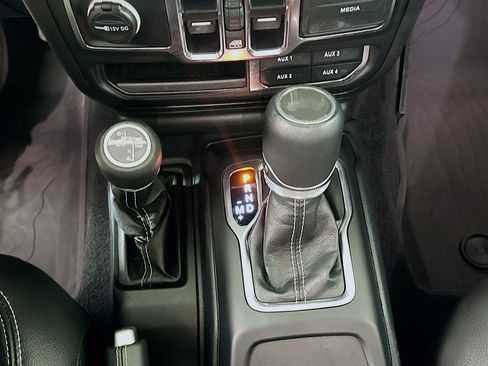 Used 2023 Jeep Wrangler Sahara w/ Cold Weather Group AWD/4WD image 25