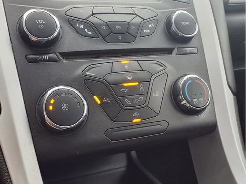 Used 2016 Ford Fusion SE FWD image 8