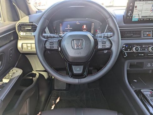 Used 2025 Honda Pilot Black Edition image 12