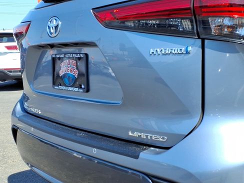 Used 2023 Toyota Highlander Limited AWD/4WD image 7