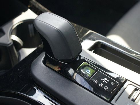 Used 2024 Toyota Prius LE image 10