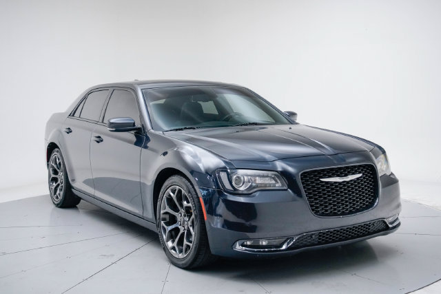 Used 2018 Chrysler 300 S w/ 300S Premium Group 2 RWD image 7