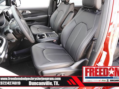 New 2027 Chrysler Pacifica Select FWD image 13