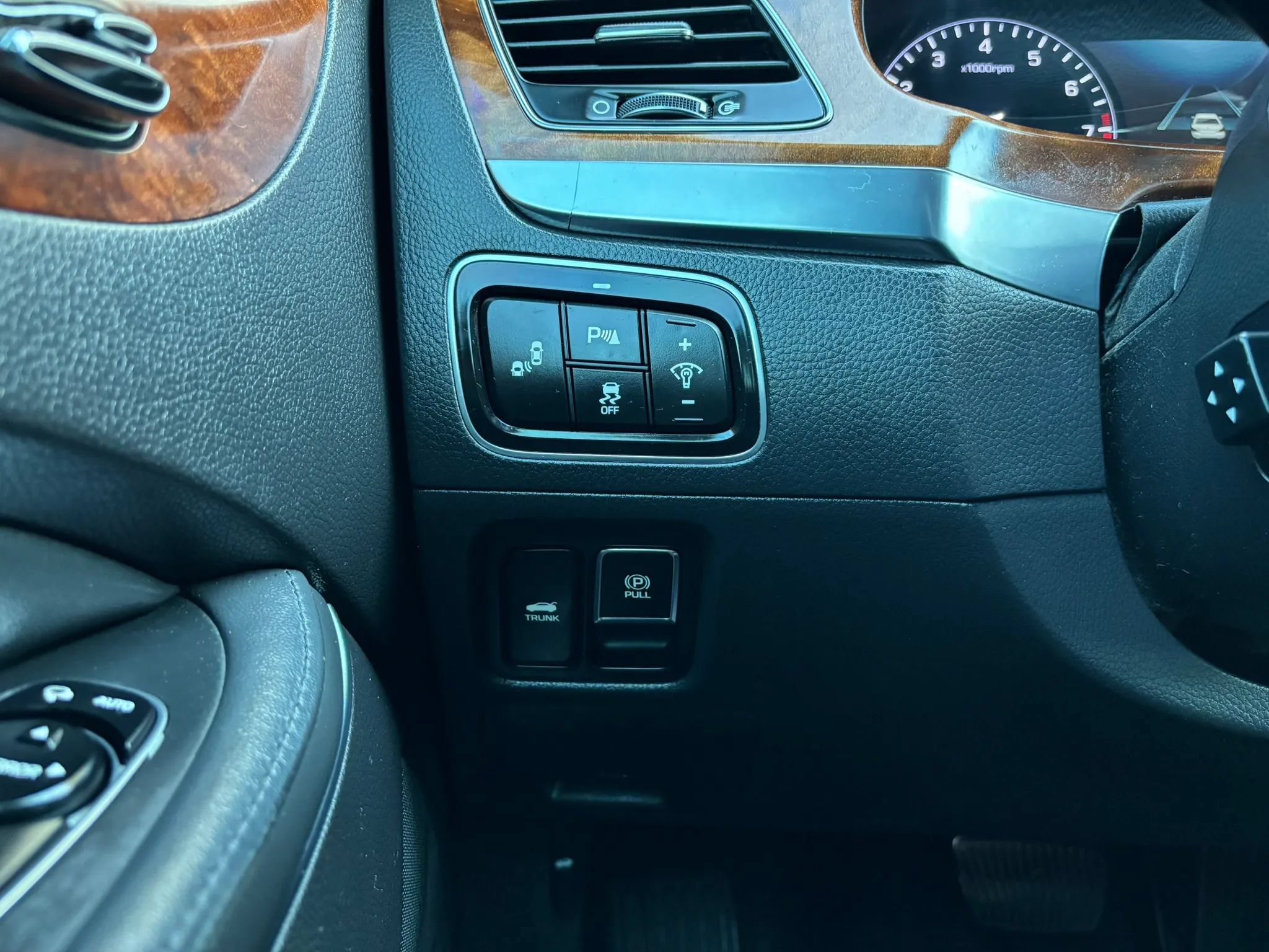 Used 2014 Hyundai Equus Signature RWD image 23