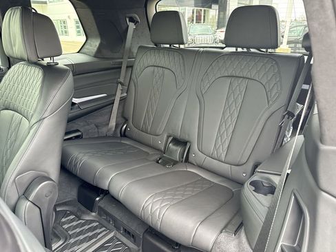 Used 2025 BMW X7 M60i image 36