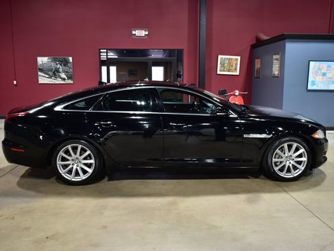 Used 2013 Jaguar XJ image 11