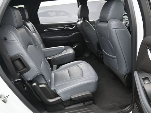 Used 2024 Buick Enclave Premium image 38