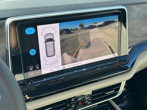 New 2025 Volkswagen Atlas SE image 26