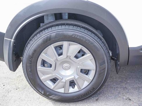 Used 2025 Nissan Kicks S FWD image 9