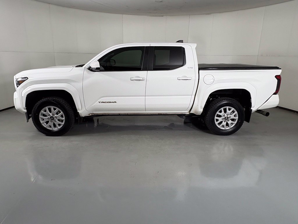 Used 2024 Toyota Tacoma SR5 AWD/4WD image 5