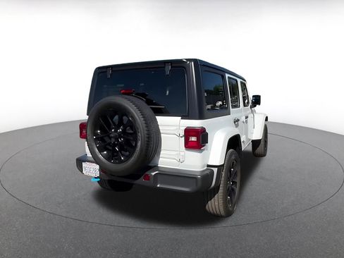 Used 2023 Jeep Wrangler Unlimited Sahara AWD/4WD image 14