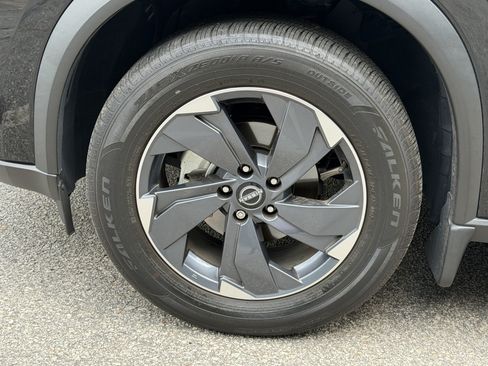 Used 2025 Nissan Rogue SV w/ SV Premium Package FWD image 30
