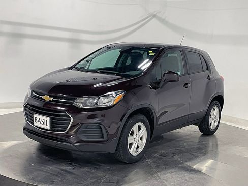 Used 2021 Chevrolet Trax LS w/ Tint and Cruise Package AWD/4WD image 8