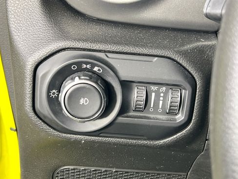 Used 2022 Jeep Wrangler Sport AWD/4WD image 10