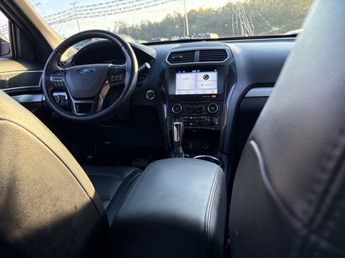 Used 2017 Ford Explorer XLT w/ Equipment Group 202A image 34