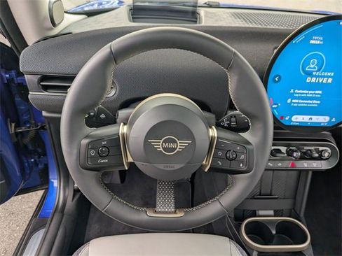 Used 2025 MINI Cooper 2-Door Hardtop image 17