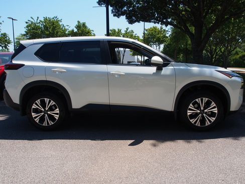 Used 2023 Nissan Rogue SV FWD image 8