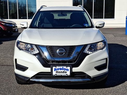 Used 2018 Nissan Rogue SV image 3