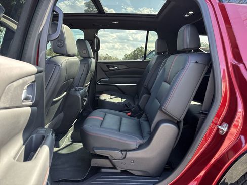 Used 2024 Chevrolet Traverse RS w/ LPO, Floor Liner Package image 31