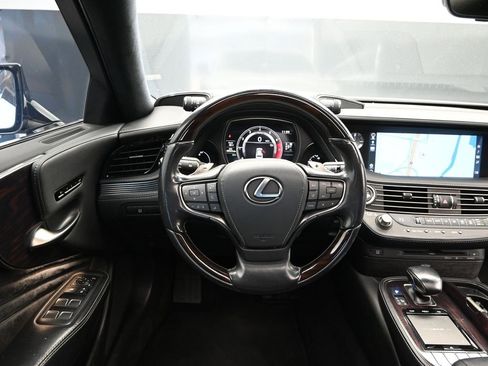 Used 2020 Lexus LS 500 w/ Interior Upgrade Package image 29