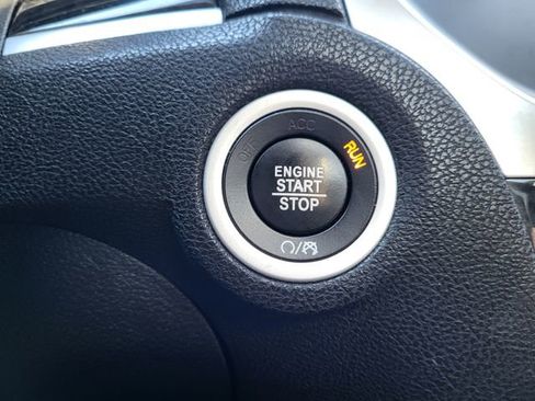 Used 2017 Chrysler 300 C image 20