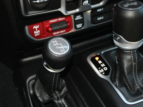 Used 2024 Jeep Wrangler Unlimited Rubicon AWD/4WD image 25