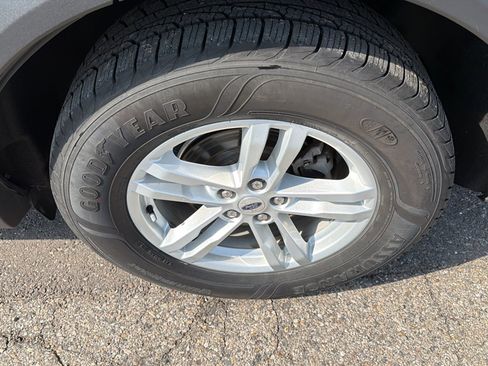 Used 2021 Ford Explorer XLT w/ Equipment Group 202A AWD/4WD image 7