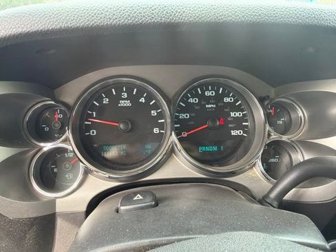 Used 2010 Chevrolet Silverado 2500 LT w/ Interior Plus Package AWD/4WD image 11