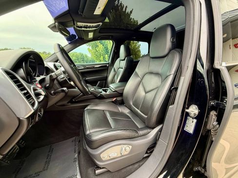 Used 2015 Porsche Cayenne Diesel w/ Premium Plus Package AWD/4WD image 2