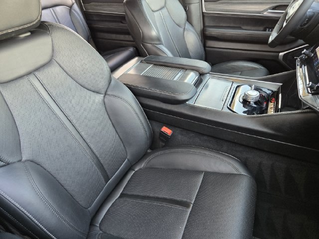 Certified 2024 Jeep Wagoneer Series II AWD/4WD image 14
