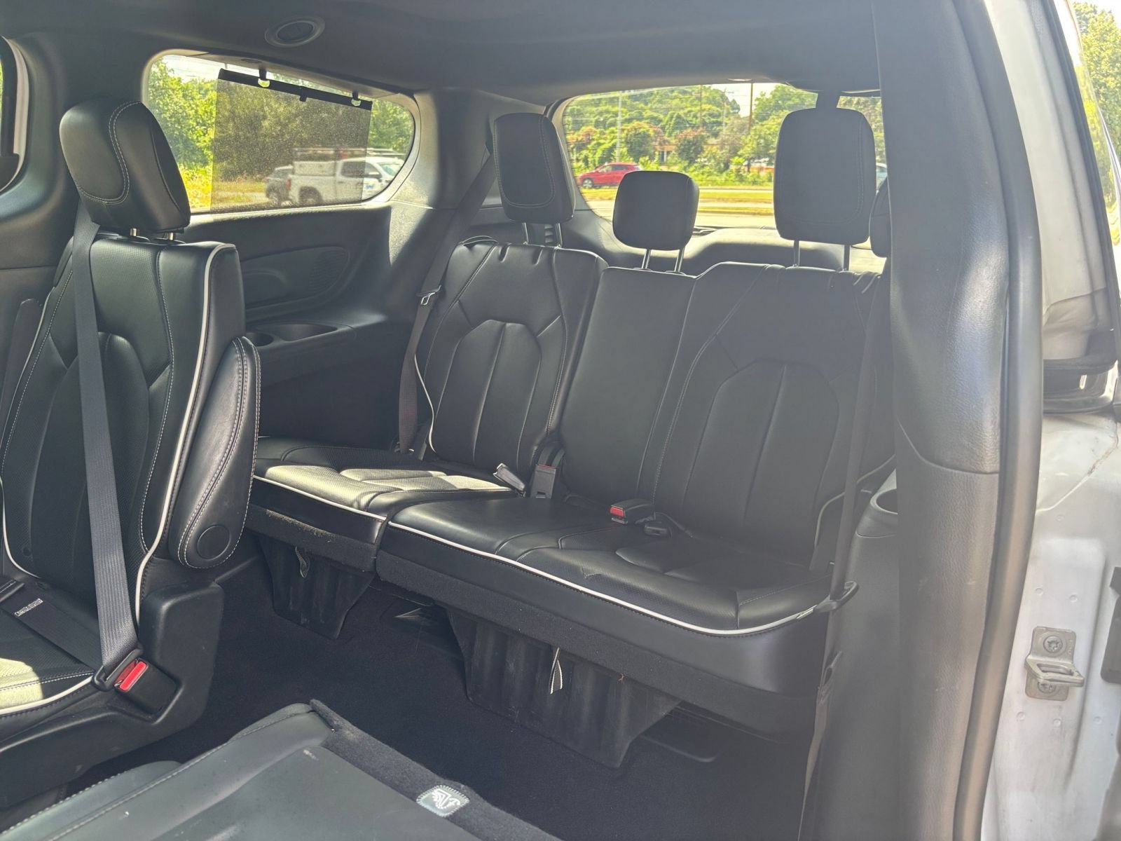 Used 2025 Chrysler Pacifica Limited FWD image 31