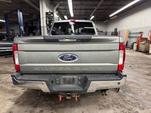 Used 2019 Ford F250 XLT w/ XLT Premium Package image 5