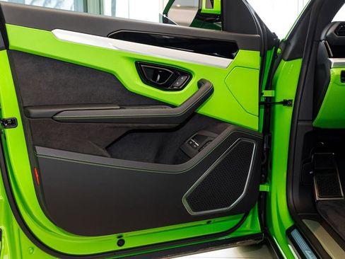 Used 2025 Lamborghini Urus SE image 50